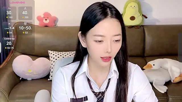 Snapshot of Yilin1999 chatting on 02/21/25, 01:11 Yilin1999 online show from 02/21/25, 01:11