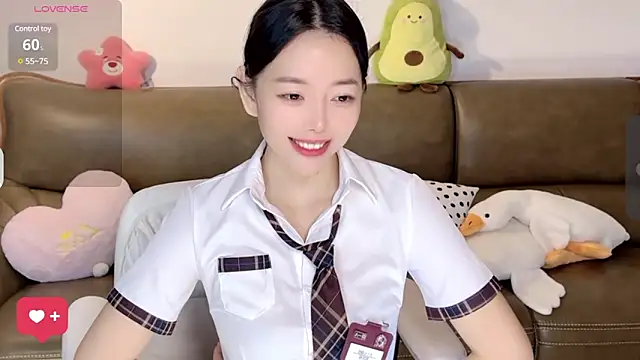 Snapshot of Yilin1999 chatting on 02/25/25, 03:52 Yilin1999 online show from 02/25/25, 03:52