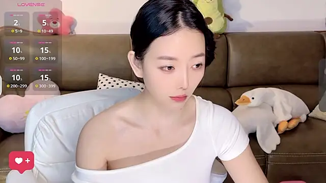 Snapshot of Yilin1999 chatting on 03/08/25, 04:06 Yilin1999 online show from 03/08/25, 04:06