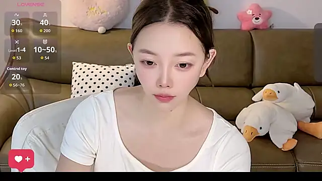 Snapshot of Yilin1999 chatting on 07/21/26, 08:38 Yilin1999 online show from 07/21/26, 08:38
