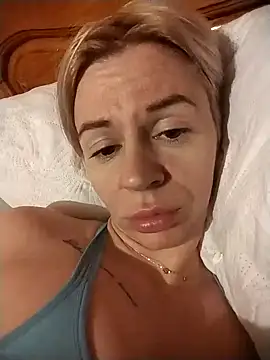 Snapshot of BlondyDiamond chatting on 12/04/24, 08:18 BlondyDiamond online show from 12/04/24, 08:18