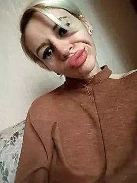 Snapshot of BlondyDiamond chatting on 12/20/24, 09:32 BlondyDiamond online show from 12/20/24, 09:32