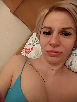 Snapshot of BlondyDiamond chatting on 12/28/24, 09:40 BlondyDiamond online show from 12/28/24, 09:40