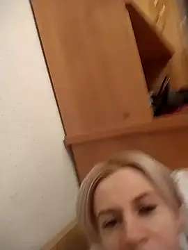 Snapshot of BlondyDiamond chatting on 12/30/24, 08:47 BlondyDiamond online show from 12/30/24, 08:47