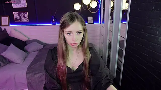 Snapshot of OliviaGentle chatting on 12/01/24, 11:47 OliviaGentle online show from 12/01/24, 11:47