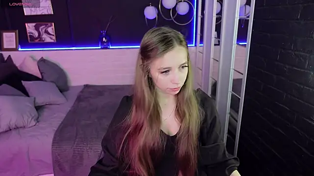 Snapshot of OliviaGentle chatting on 12/02/24, 03:47 OliviaGentle online show from 12/02/24, 03:47