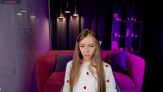 Snapshot of OliviaGentle chatting on 12/03/24, 07:00 OliviaGentle online show from 12/03/24, 07:00