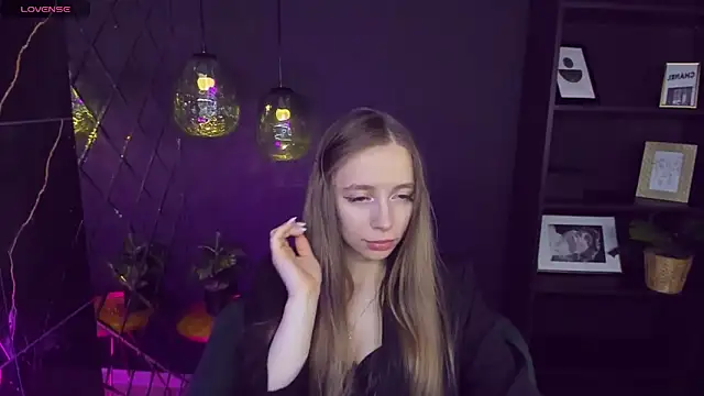 Snapshot of OliviaGentle chatting on 12/17/24, 03:50 OliviaGentle online show from 12/17/24, 03:50