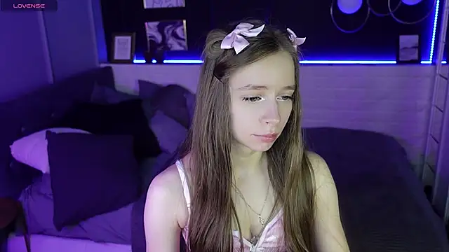 Snapshot of OliviaGentle chatting on 02/18/25, 02:05 OliviaGentle online show from 02/18/25, 02:05