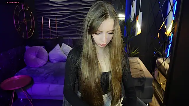 Snapshot of OliviaGentle chatting on 02/21/25, 10:59 OliviaGentle online show from 02/21/25, 10:59