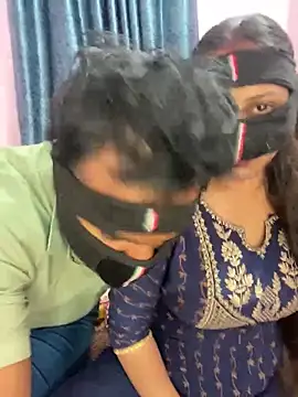 Snapshot of mickey_love chatting on 10/04/25, 05:00 mickey love online show from 10/04/25, 05:00