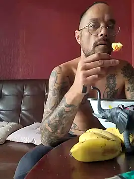 Snapshot of mileflav0r chatting on 01/29/25, 04:26 mileflav0r online show from 01/29/25, 04:26