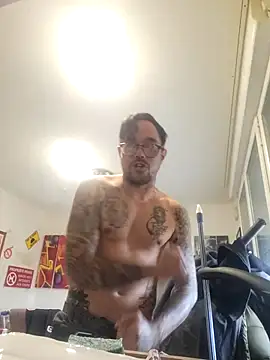 Snapshot of mileflav0r chatting on 12/03/25, 10:35 mileflav0r online show from 12/03/25, 10:35