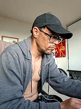 Snapshot of mileflav0r chatting on 04/29/26, 05:33 mileflav0r online show from 04/29/26, 05:33