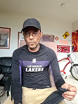 mileflav0r online show from 05/06/26, 07:35