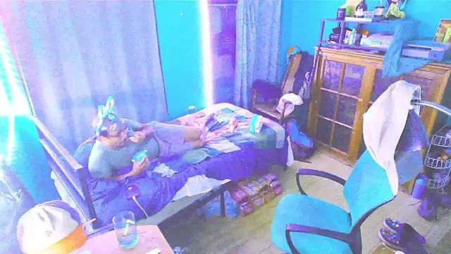 Snapshot of _______the chatting on 03/05/26, 02:40 the online show from 03/05/26, 02:40