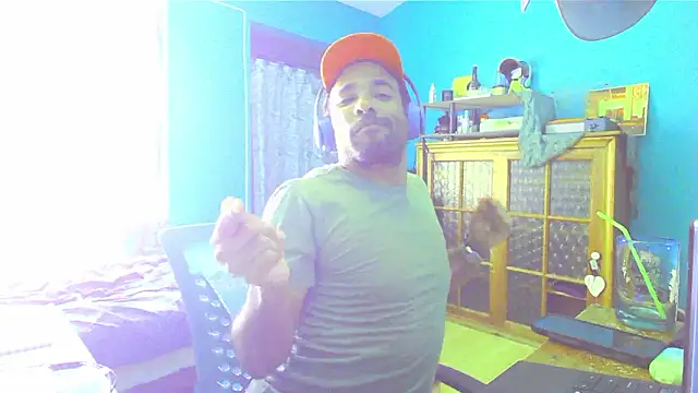 Snapshot of _______the chatting on 03/06/26, 07:10 the online show from 03/06/26, 07:10