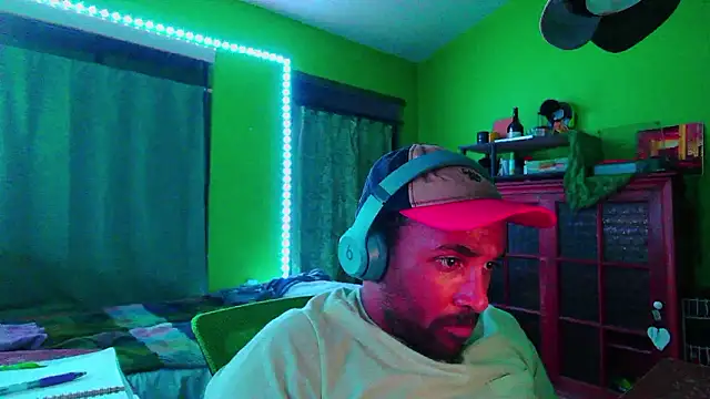 Snapshot of _______the chatting on 03/08/26, 02:15 the online show from 03/08/26, 02:15