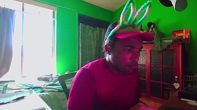 Snapshot of _______the chatting on 03/19/26, 06:12 the online show from 03/19/26, 06:12