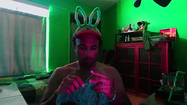 Snapshot of _______the chatting on 03/22/26, 12:03 the online show from 03/22/26, 12:03