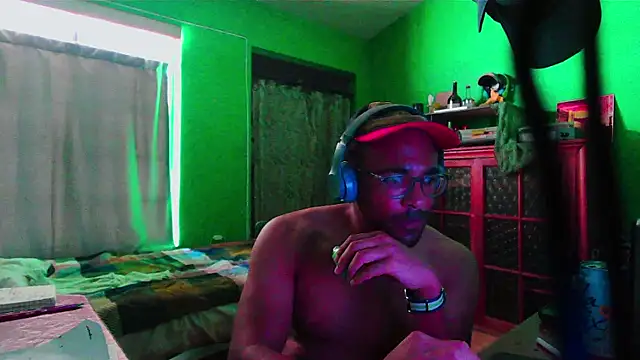 Snapshot of _______the chatting on 03/25/26, 11:00 the online show from 03/25/26, 11:00