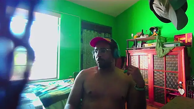 Snapshot of _______the chatting on 03/30/26, 10:11 the online show from 03/30/26, 10:11