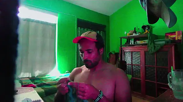 Snapshot of _______the chatting on 03/31/26, 05:35 the online show from 03/31/26, 05:35