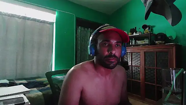 Snapshot of _______the chatting on 04/10/26, 08:13 the online show from 04/10/26, 08:13