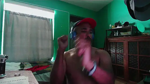 Snapshot of _______the chatting on 04/26/26, 10:40 the online show from 04/26/26, 10:40