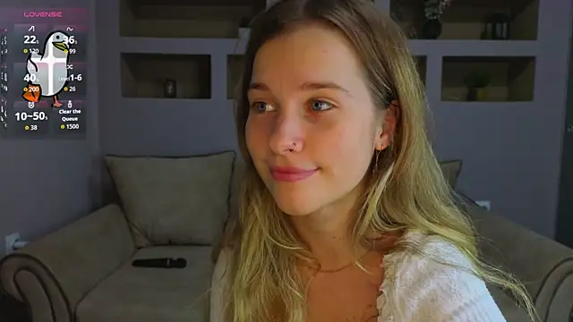 LinaCristonsen online show from 10/19/25, 05:24