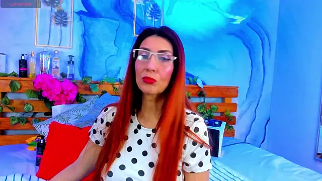 Snapshot of Perla_Franco chatting on 03/11/25, 06:00 Perla Franco online show from 03/11/25, 06:00