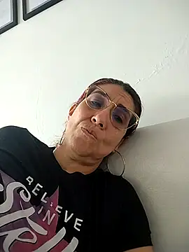 Snapshot of Perla_Franco chatting on 09/23/25, 06:22 Perla Franco online show from 09/23/25, 06:22