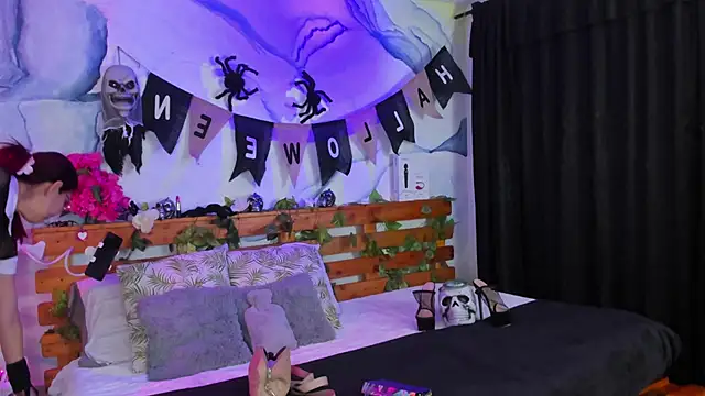 Snapshot of Perla_Franco chatting on 10/10/25, 05:06 Perla Franco online show from 10/10/25, 05:06