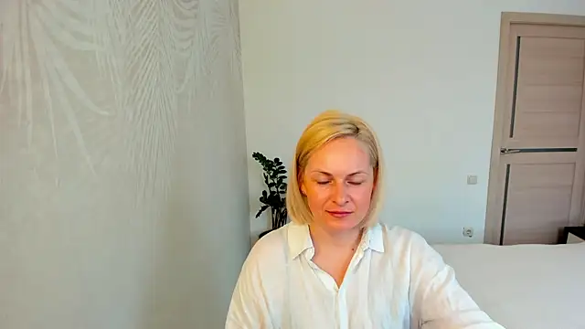 Snapshot of Alicee_Gracee chatting on 04/22/26, 08:28 Alicee Gracee online show from 04/22/26, 08:28