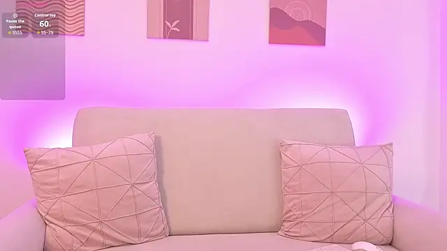 Snapshot of Mia_Heartt chatting on 04/25/26, 03:31 Mia Heartt online show from 04/25/26, 03:31