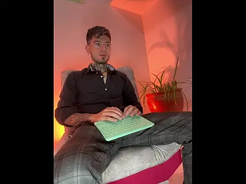 Anthony-Martin online show from 11/04/25, 01:21