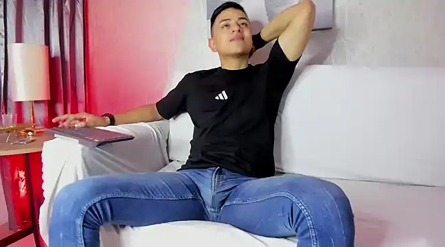 Snapshot of Lucii_fer_ chatting on 02/12/25, 11:29 Lucii fer  online show from 02/12/25, 11:29