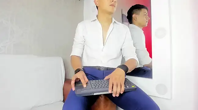 Snapshot of Lucii_fer_ chatting on 02/18/25, 11:11 Lucii fer  online show from 02/18/25, 11:11