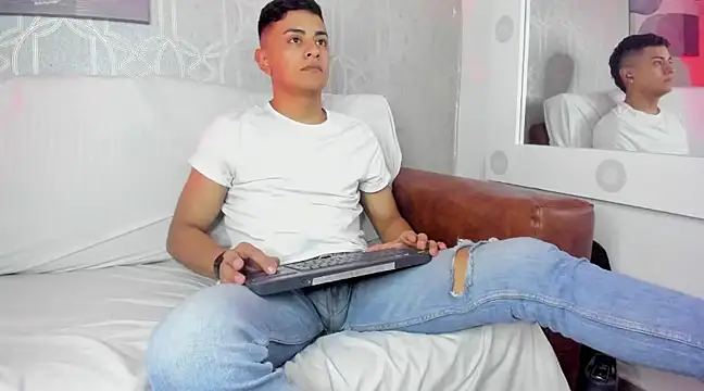 Snapshot of Lucii_fer_ chatting on 02/23/25, 02:46 Lucii fer  online show from 02/23/25, 02:46