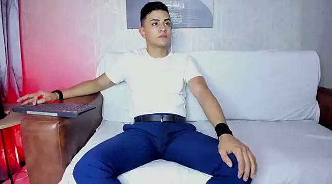 Snapshot of Lucii_fer_ chatting on 02/28/25, 11:25 Lucii fer  online show from 02/28/25, 11:25