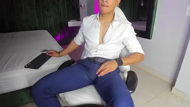 Snapshot of Lucii_fer_ chatting on 10/17/25, 11:57 Lucii fer  online show from 10/17/25, 11:57