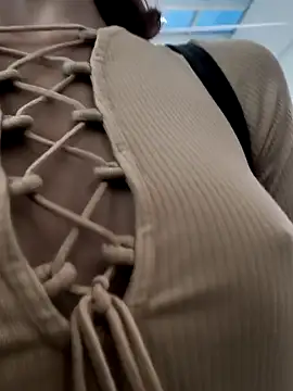 Snapshot of beaverwoman chatting on 12/25/24, 02:02 beaverwoman online show from 12/25/24, 02:02