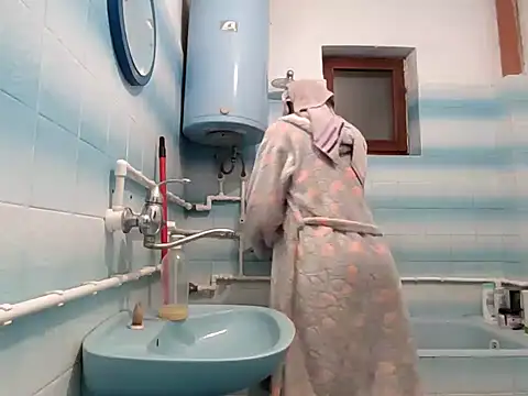 Snapshot of beaverwoman chatting on 01/14/25, 04:18 beaverwoman online show from 01/14/25, 04:18