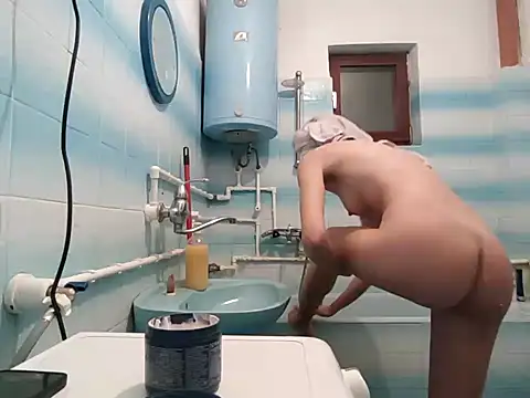 Snapshot of beaverwoman chatting on 01/24/25, 08:43 beaverwoman online show from 01/24/25, 08:43