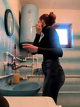 Snapshot of beaverwoman chatting on 01/27/25, 08:29 beaverwoman online show from 01/27/25, 08:29