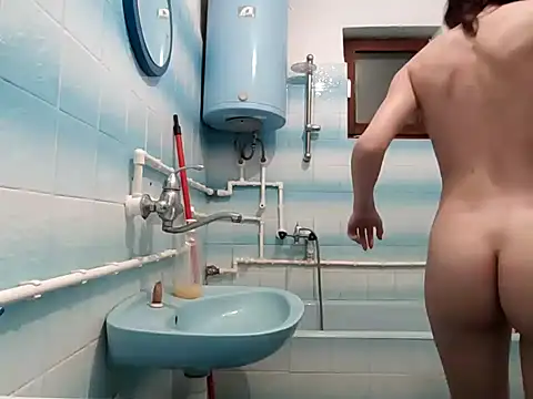 Snapshot of beaverwoman chatting on 03/02/25, 10:38 beaverwoman online show from 03/02/25, 10:38