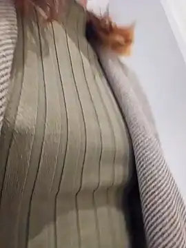 Snapshot of beaverwoman chatting on 10/14/25, 09:32 beaverwoman online show from 10/14/25, 09:32