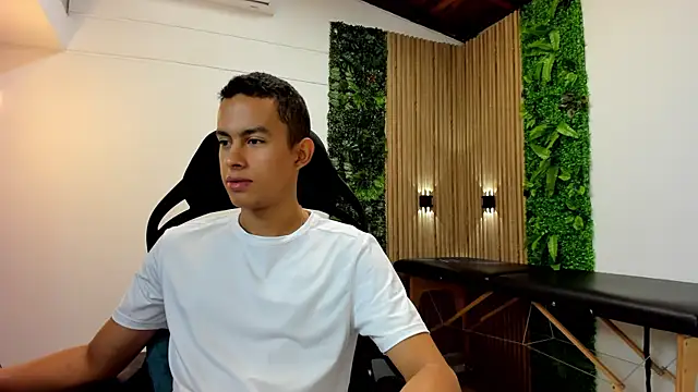 Snapshot of Team_Wallen chatting on 03/07/25, 12:56 Team Wallen online show from 03/07/25, 12:56