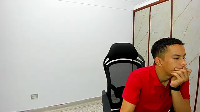 Snapshot of Team_Wallen chatting on 10/07/25, 04:37 Team Wallen online show from 10/07/25, 04:37