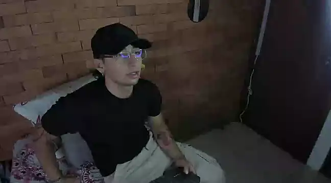 Snapshot of Dereck_Dickson chatting on 12/18/24, 02:38 Dereck Dickson online show from 12/18/24, 02:38